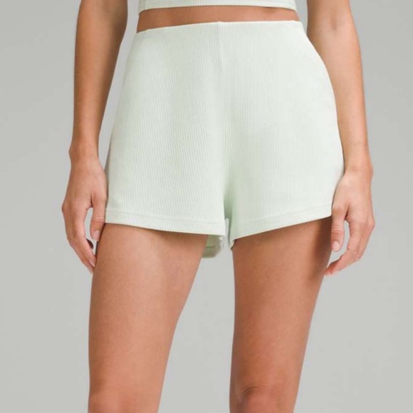 Lululemon Ribbed Softstreme High Rise Short Kolhrabi Green Size 12 NWT - Picture 2 of 10